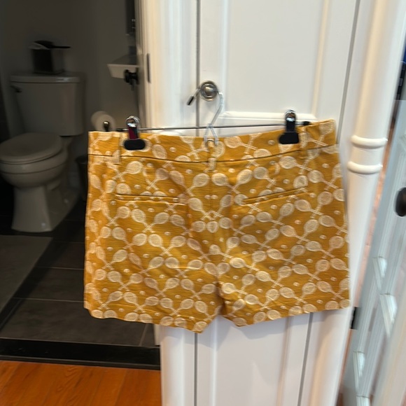 Ann Taylor Yellow Tennis Patterned Women's Devin Shorts - Picture 3 of 3